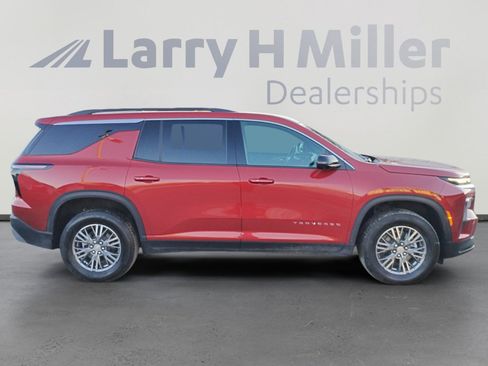 Used 2024 Chevrolet Traverse LT w/ Trailering Package image 6
