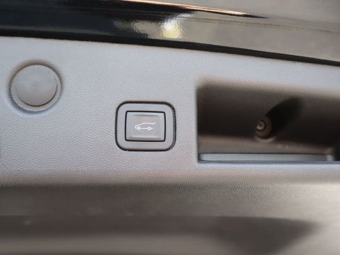 Used 2024 Chevrolet Equinox RS FWD image 24