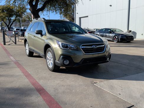 Used 2018 Subaru Outback 2.5i Premium image 2