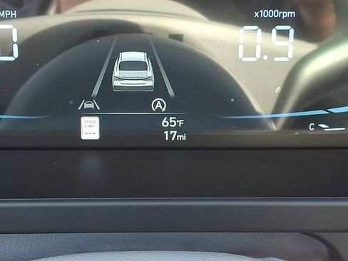 Certified 2025 Hyundai Elantra SE image 19