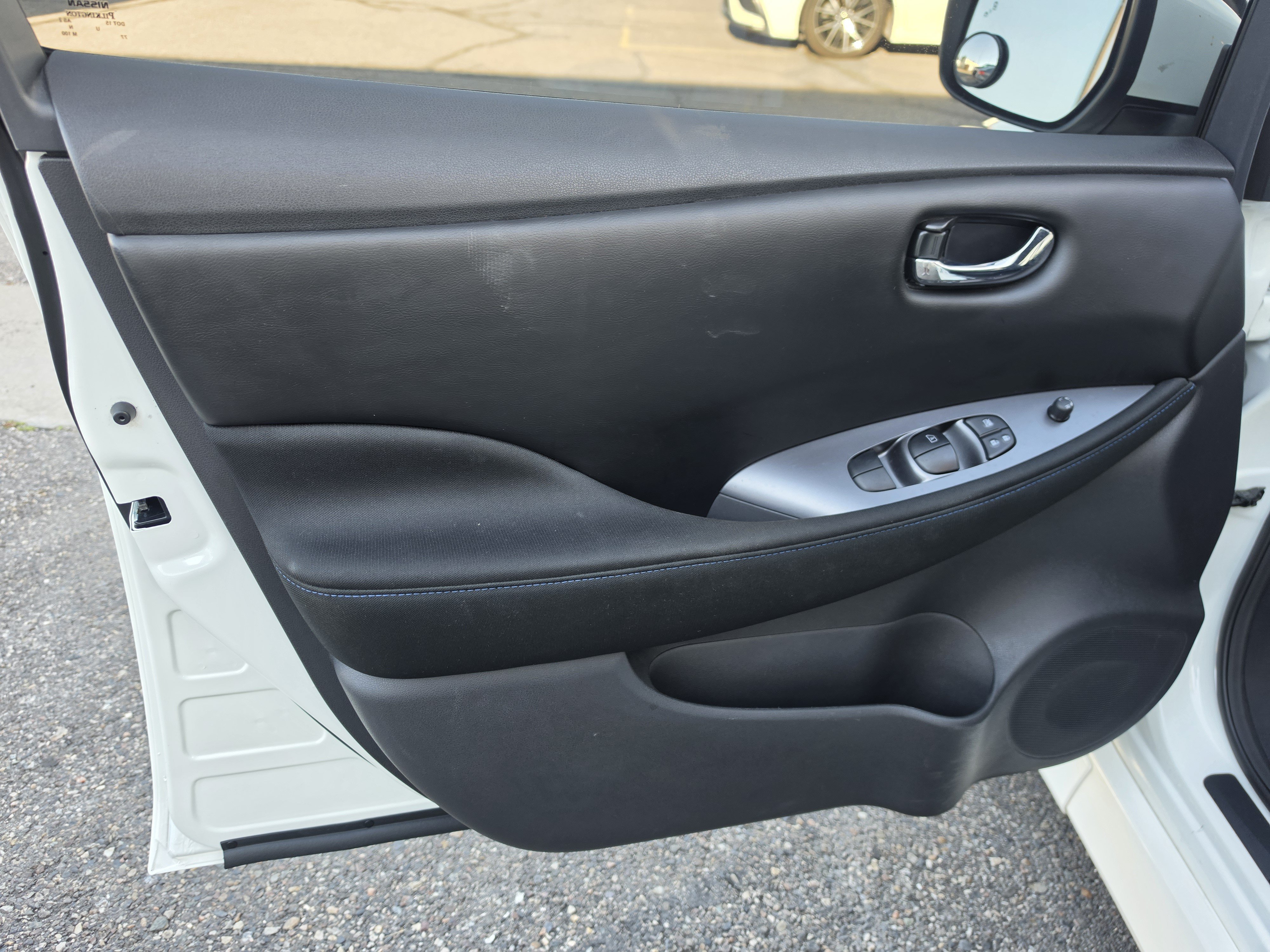 Used 2025 Nissan Leaf S FWD image 12