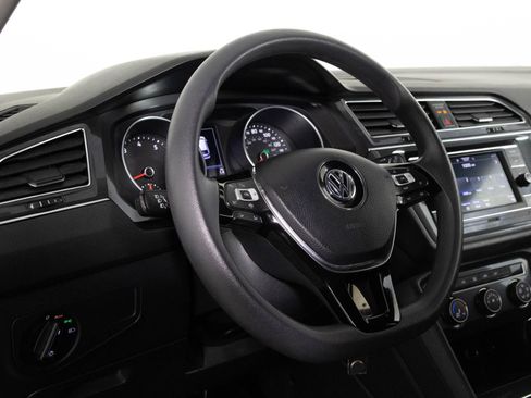 Used 2020 Volkswagen Tiguan S image 29