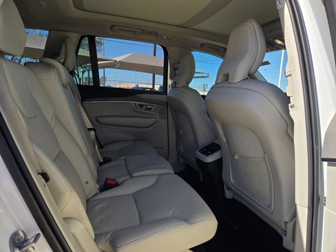 Used 2025 Volvo XC90 B5 Plus w/ Protection Package Premier image 29