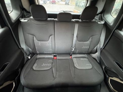 Used 2017 Jeep Renegade Latitude w/ Cold Weather Group AWD/4WD image 15