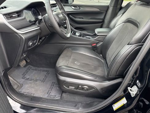 Used 2024 Jeep Grand Cherokee Altitude AWD/4WD image 18