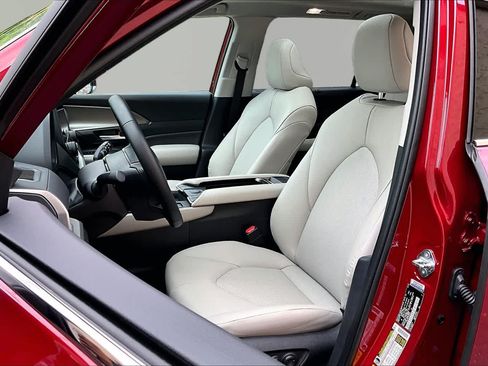 Used 2025 Toyota Grand Highlander FWD image 8