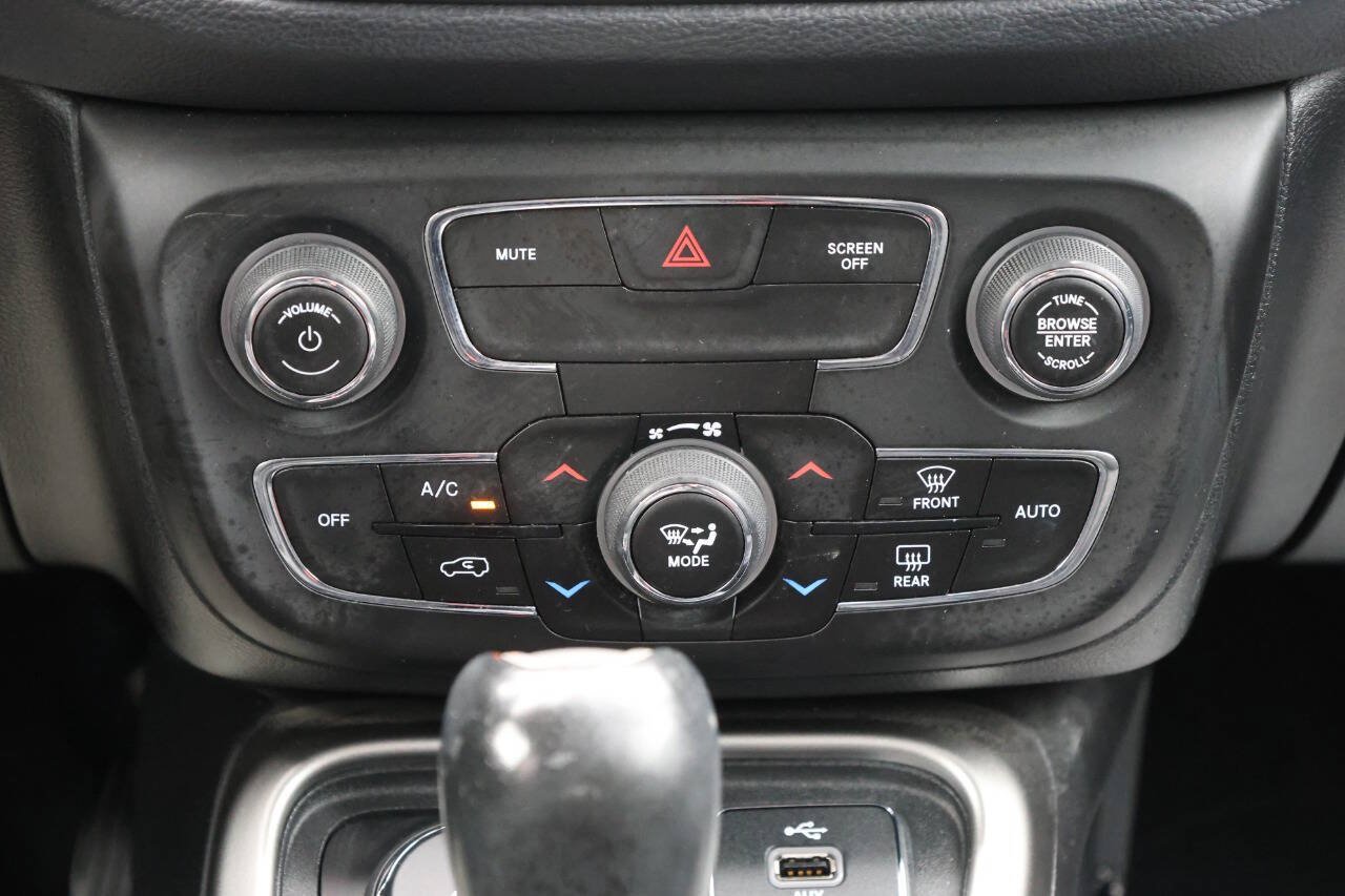 Used 2017 Jeep Compass Latitude w/ Popular Equipment Group AWD/4WD image 21