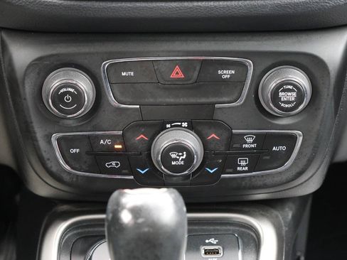Used 2017 Jeep Compass Latitude w/ Popular Equipment Group AWD/4WD image 21