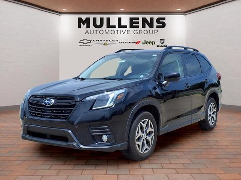 Used 2023 Subaru Forester Premium AWD/4WD image 1