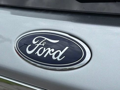 Used 2023 Ford Explorer XLT w/ Equipment Group 202A RWD image 9