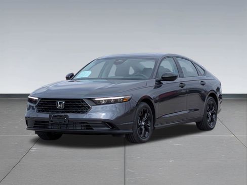 Used 2025 Honda Accord SE image 9