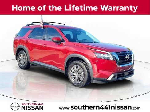 Certified 2025 Nissan Pathfinder SV FWD image 1