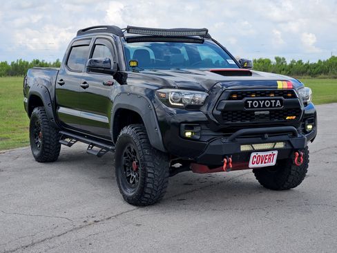Used 2018 Toyota Tacoma TRD Pro AWD/4WD image 3