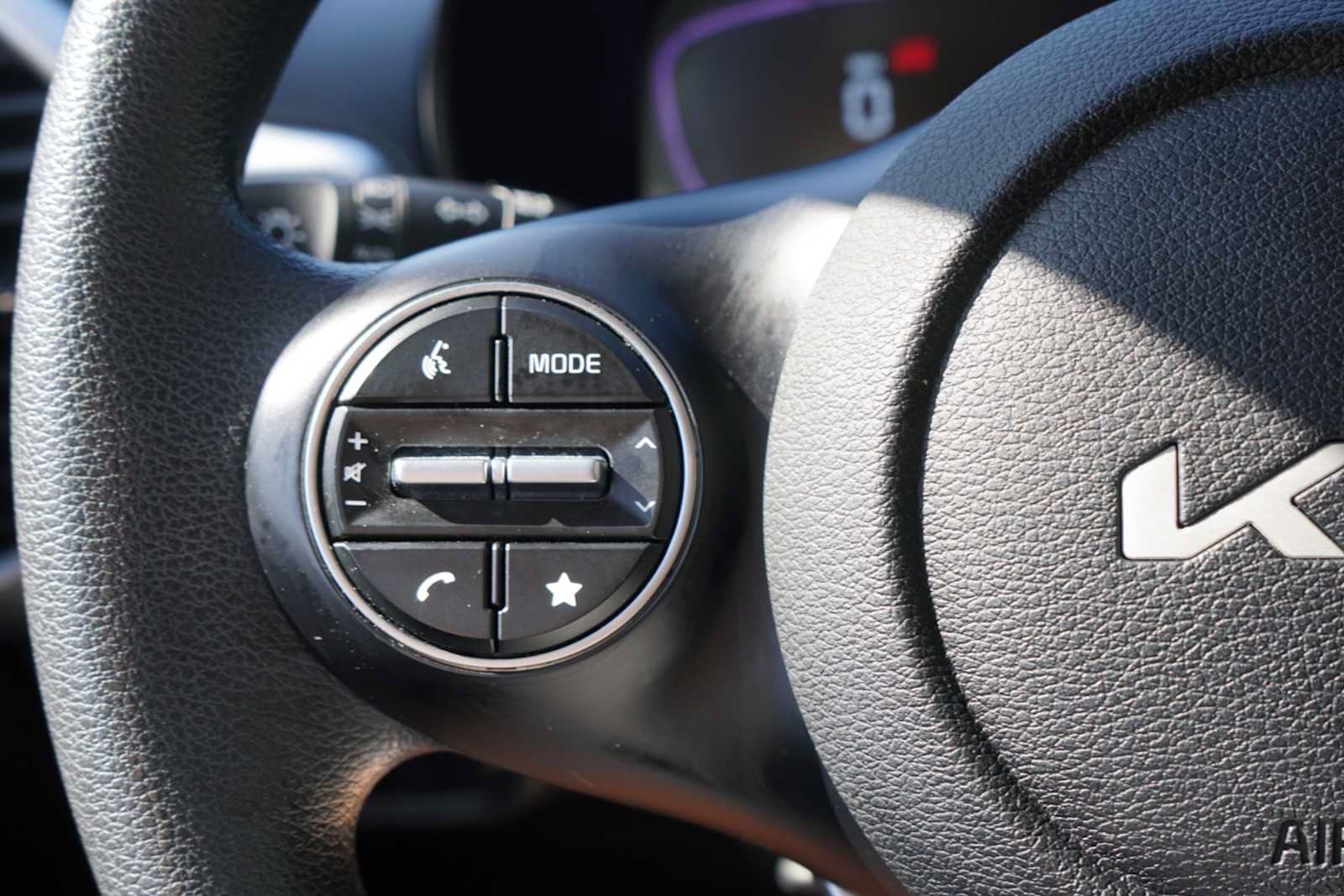 Used 2025 Kia Soul LX w/ LX Technology Package FWD image 14