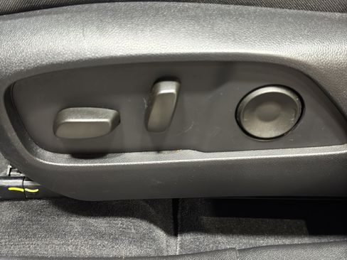 Used 2025 Chevrolet Equinox LT w/ Convenience Package II image 16