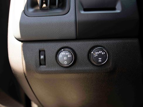 Used 2022 Chevrolet Colorado Z71 w/ Z71 Midnight Edition AWD/4WD image 12