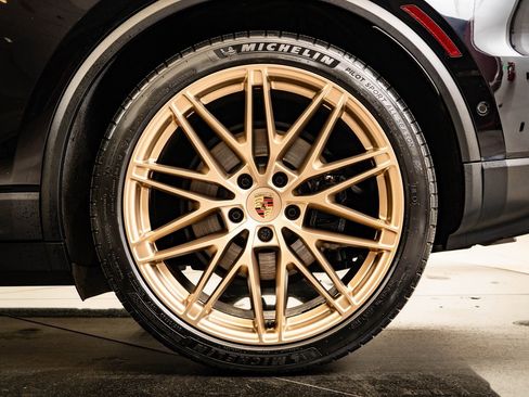 Certified 2024 Porsche Macan 4 Electric image 12