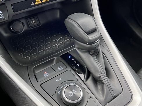 Used 2025 Toyota RAV4 XLE image 9