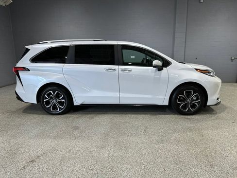 Certified 2025 Toyota Sienna Platinum AWD/4WD image 2