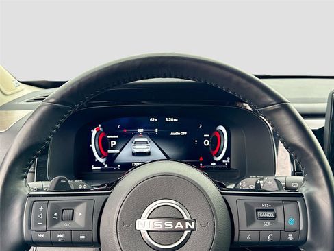 Used 2024 Nissan Pathfinder Platinum image 11