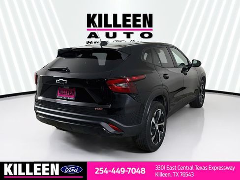 Used 2025 Chevrolet Trax RS w/ Sunroof Package FWD image 9