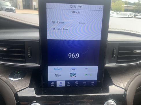 Used 2021 Ford Explorer Platinum w/ Equipment Group 601A AWD/4WD image 23
