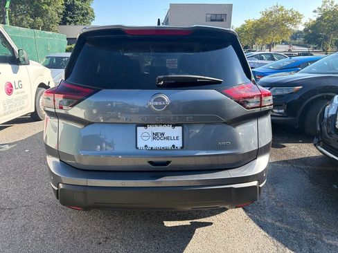 Used 2025 Nissan Rogue S AWD/4WD image 5