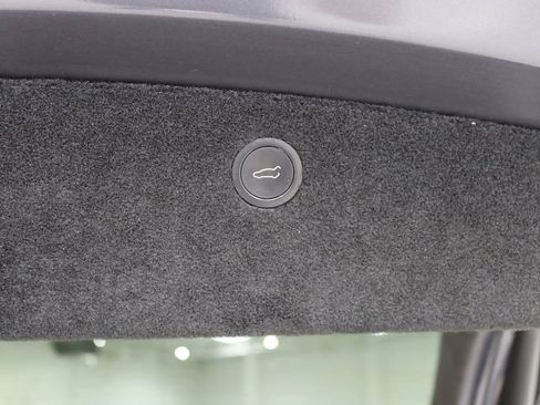 Used 2022 Tesla Model X AWD/4WD image 38