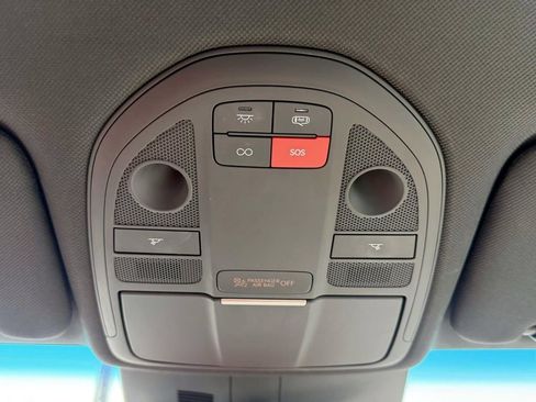 Certified 2025 Genesis G70 2.5T AWD/4WD image 30