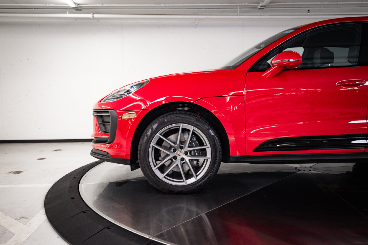 Certified 2026 Porsche Macan AWD/4WD image 11
