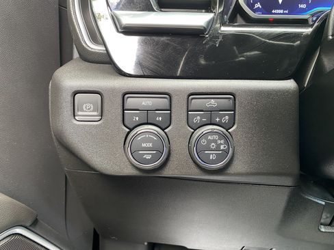 Used 2022 Chevrolet Silverado 1500 RST w/ Max Trailering Package AWD/4WD image 18