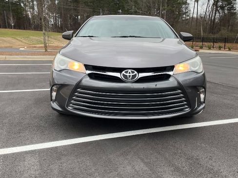 Used 2017 Toyota Camry LE image 2