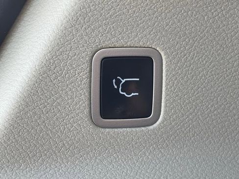 Used 2022 Chrysler Pacifica Touring-L FWD image 43