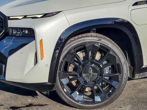 Used 2023 BMW XM image 3