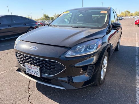 Used 2021 Ford Escape SE FWD image 2