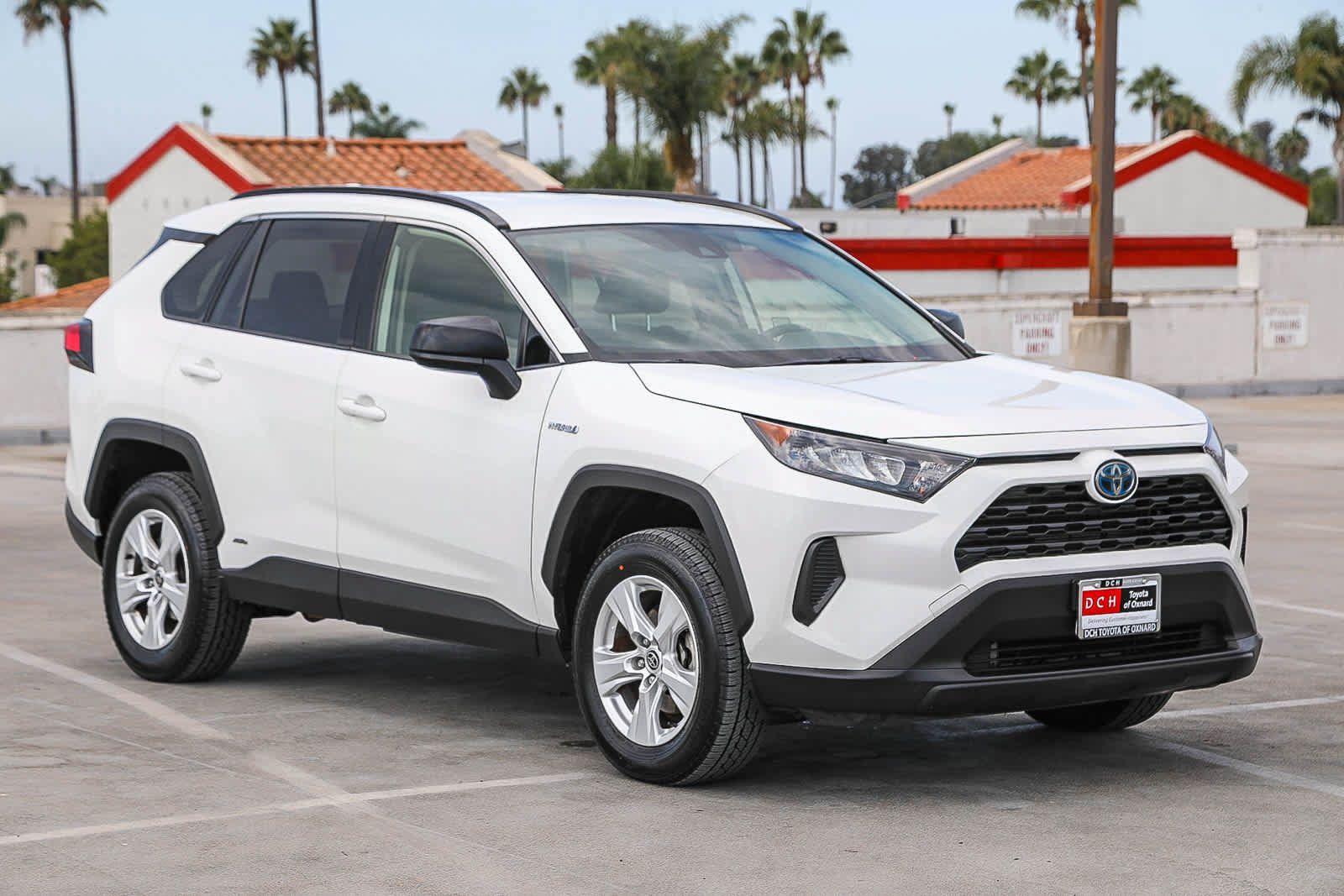 Used 2021 Toyota RAV4 LE AWD/4WD image 4