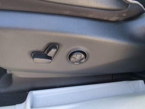 Used 2021 Chrysler Pacifica Limited FWD image 12