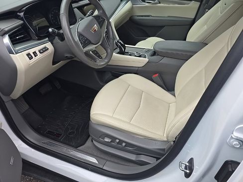 Certified 2023 Cadillac XT5 Premium Luxury w/ Technology Package AWD/4WD image 9