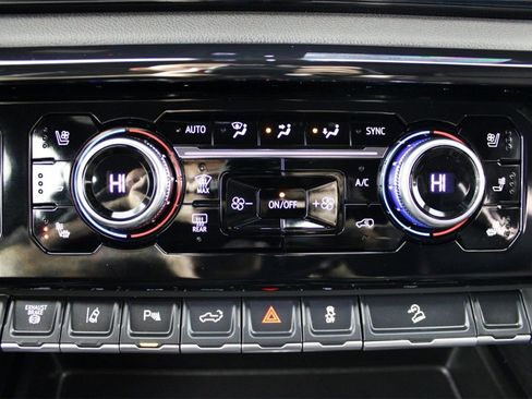 Used 2025 GMC Sierra 3500 AT4 image 26