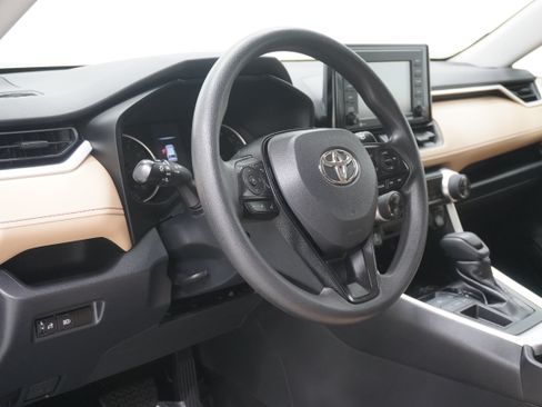 Used 2020 Toyota RAV4 XLE FWD image 10