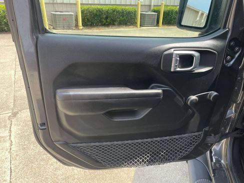 Used 2018 Jeep Wrangler Unlimited Sport AWD/4WD image 15