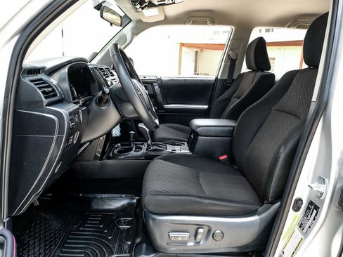 Used 2018 Toyota 4Runner TRD Off-Road AWD/4WD image 4