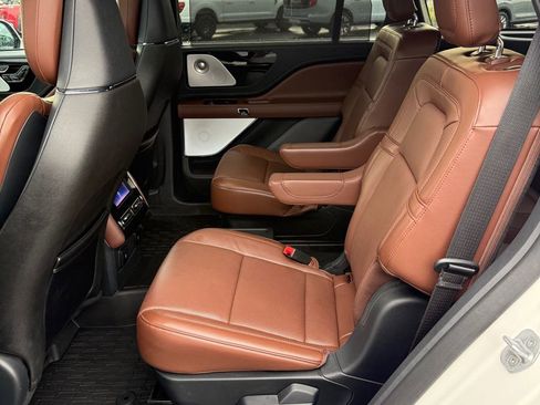Used 2025 Lincoln Aviator Reserve w/ Equipment Group 201A AWD/4WD image 11