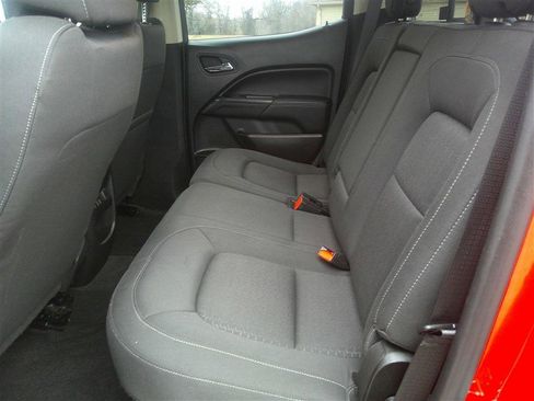 Used 2016 GMC Canyon SLE image 16