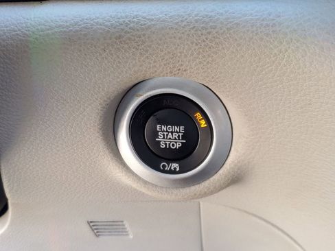 Used 2023 Chrysler Pacifica Limited image 28