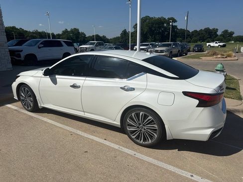 Used 2023 Nissan Altima 2.5 SL FWD image 2