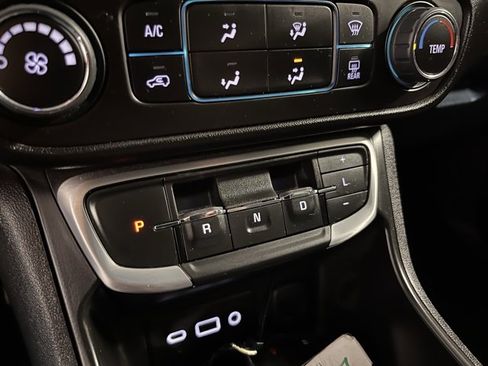 Used 2024 GMC Terrain SLE image 25