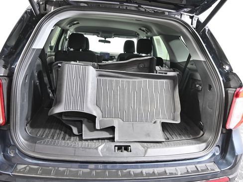 Used 2024 Ford Explorer XLT AWD/4WD image 17