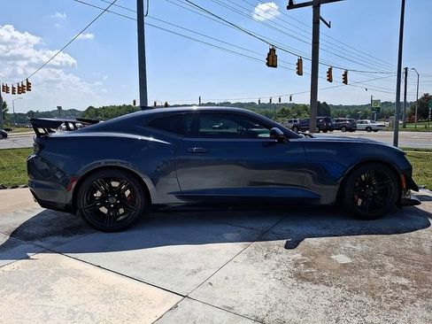 Used 2019 Chevrolet Camaro ZL1 RWD image 7