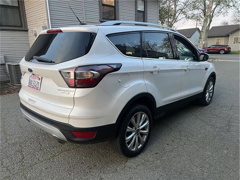 Used 2017 Ford Escape Titanium image 4